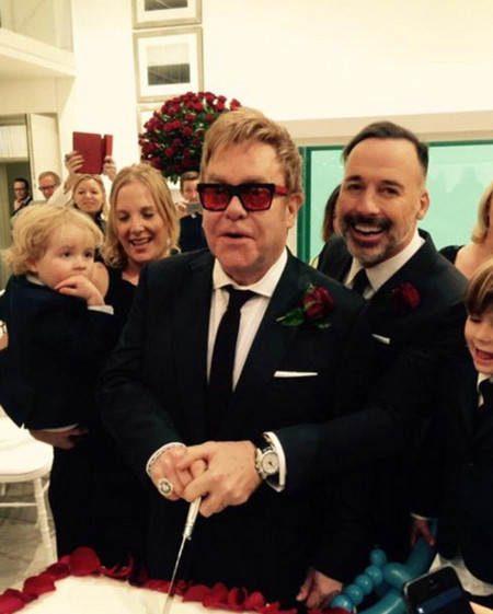 Elton John rình rang làm đám cưới ảnh 5 Elton John rình rang làm đám cưới ảnh 5