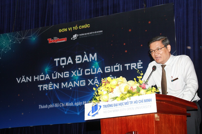 PGS.TS Nguyễn Minh Hà, Hiệu trưởng Trường ĐH Mở TP.HCM phát biểu tại buổi tọa đàm