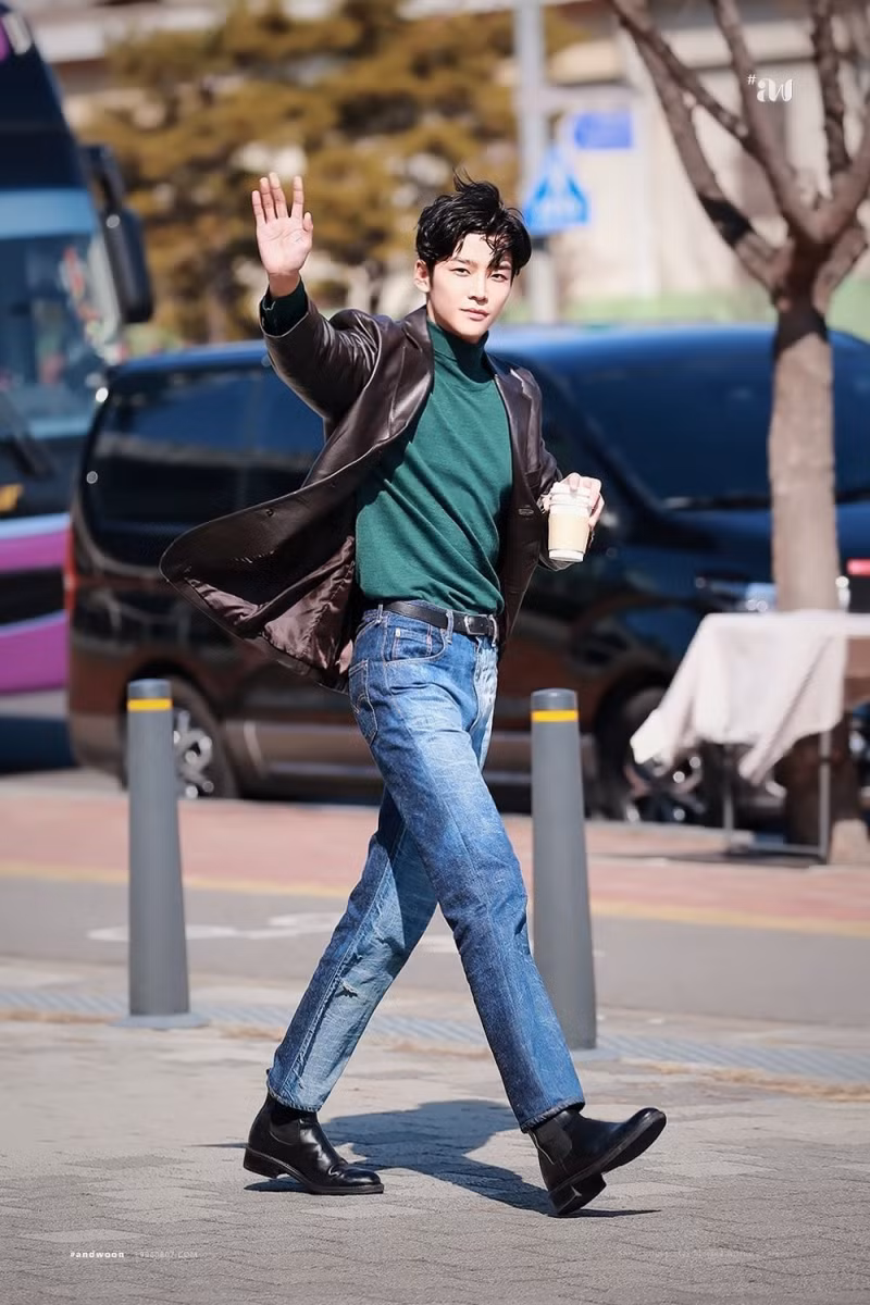 6 ngôi sao có chiều cao "khủng" nhất ngành giải trí Hàn Quốc ảnh 2