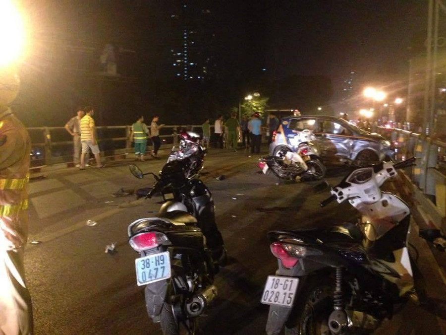 Công an làm việc với tài xế  Công an làm việc với tài xế