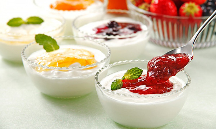 Trong sữa chua có chứa các vi khuẩn probiotic -một loại vi khuẩn có lợi, có tác dụng thúc đẩy tâm trạng của bạn tốt hơn vàthúc đẩy hệ miễn dịch hoạt động hiệu quả hơn. me