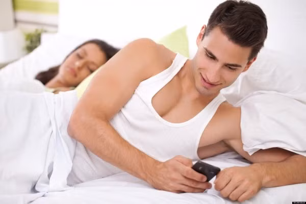 7 dấu hiệu để nhận biết chàng có phải là gã đàn ông lăng nhăng