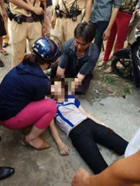 HN: Cô gái trẻ mặc đồng phục đại học nhảy cầu Chương Dương tự tử - Ảnh 1 HN: Cô gái trẻ mặc đồng phục đại học nhảy cầu Chương Dương tự tử - Ảnh 1