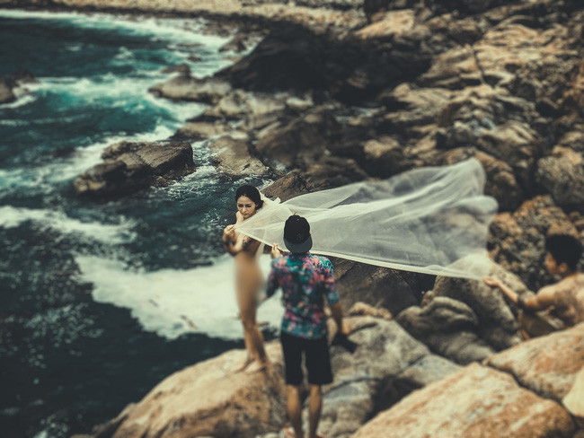 Bộ ảnh cưới nude của cô dâu chú rể ở Đà Nẵng gây bão mạng - Ảnh 3. Bộ ảnh cưới nude của cô dâu chú rể ở Đà Nẵng gây bão mạng - Ảnh 3.