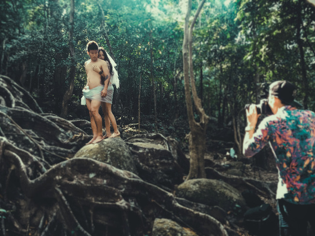 Bộ ảnh cưới nude của cô dâu chú rể ở Đà Nẵng gây bão mạng - Ảnh 4. Bộ ảnh cưới nude của cô dâu chú rể ở Đà Nẵng gây bão mạng - Ảnh 4.