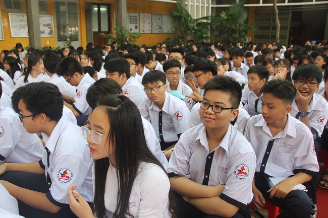 Các em học sinh hào hứng với các trích đoạn cải lương