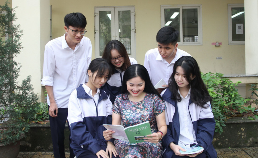 Cô trò Trường THPT Nguyễn Gia Thiều (Hà Nội) trong thời gian luyện thi.