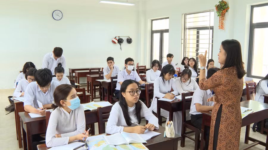 Các trường học ở Đà Nẵng tổ chức lớp ôn tập theo tổ hợp môn, học sinh được lựa chọn giáo viên để đăng ký lớp.