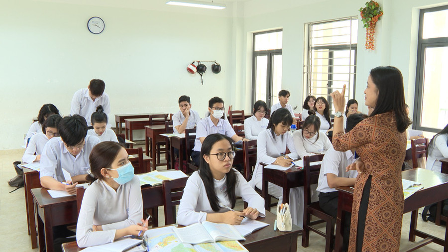 Các trường học ở Đà Nẵng tổ chức lớp ôn tập theo tổ hợp môn, học sinh được lựa chọn giáo viên để đăng ký lớp. Các trường học ở Đà Nẵng tổ chức lớp ôn tập theo tổ hợp môn, học sinh được lựa chọn giáo viên để đăng ký lớp.