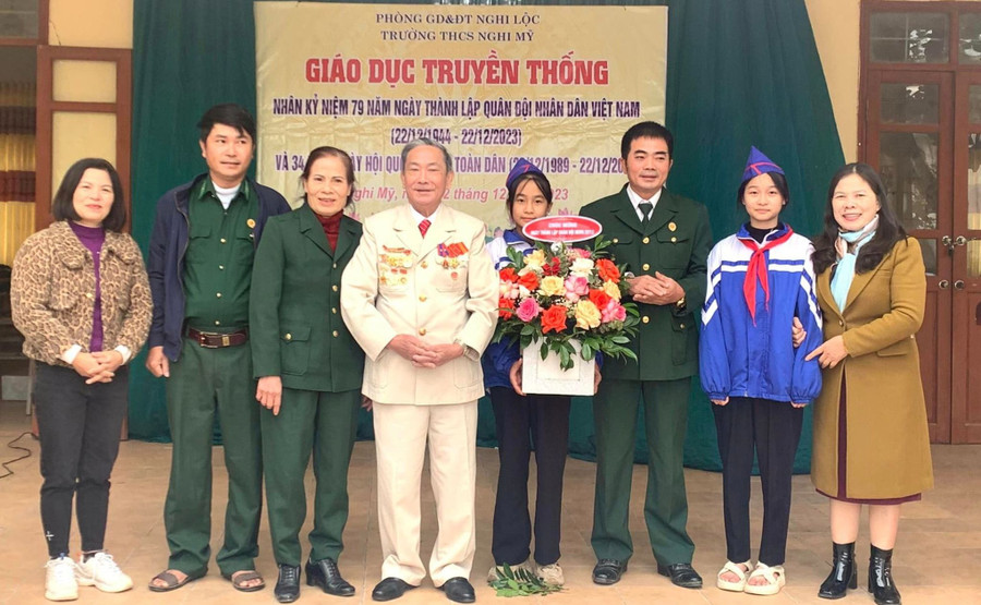 Thầy Ngô Trí Sỹ tham gia nói chuyện giáo dục truyền thống nhân ngày 22/12/2023 tại Trường THCS Nghi Mỹ, Nghi Lộc, Nghệ An. Ảnh: NVCC Thầy Ngô Trí Sỹ tham gia nói chuyện giáo dục truyền thống nhân ngày 22/12/2023 tại Trường THCS Nghi Mỹ, Nghi Lộc, Nghệ An. Ảnh: NVCC