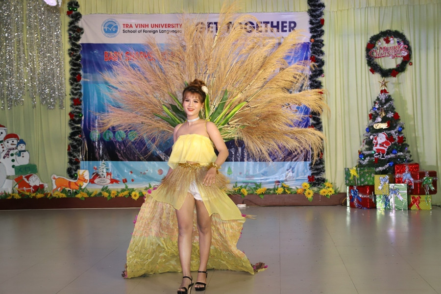 Tiết mục biểu diễn thời trang đặc sắc.