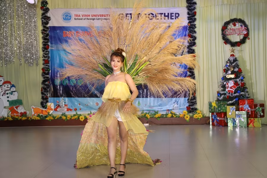 Tiết mục biểu diễn thời trang đặc sắc.