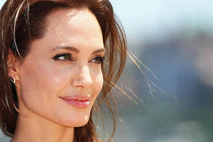 Lần đầu tiên Angelina Jolie xuất hiện sau ly hôn