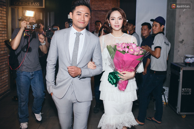 Minh Hằng xúc động khi Quý Bình tỏ tình và hôn môi lãng mạn trong họp báo - Ảnh 7. Minh Hằng xúc động khi Quý Bình tỏ tình và hôn môi lãng mạn trong họp báo - Ảnh 7.