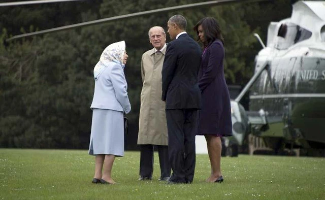 Tối hậu thư của Nữ hoàng Anh cho ông Obama: "Chỉ 3 trực thăng"