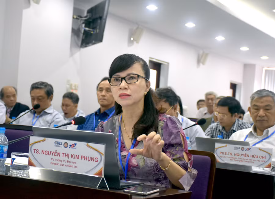 TS Nguyễn Thị Kim Phụng phát biểu tại hội thảo về tự chủ ĐH thời kỳ hội nhập . Ảnh: T.G
