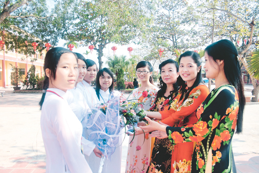 Truyền thống tôn sư trọng đạo ngày càng được bồi đắp. Ảnh: Minh Phong