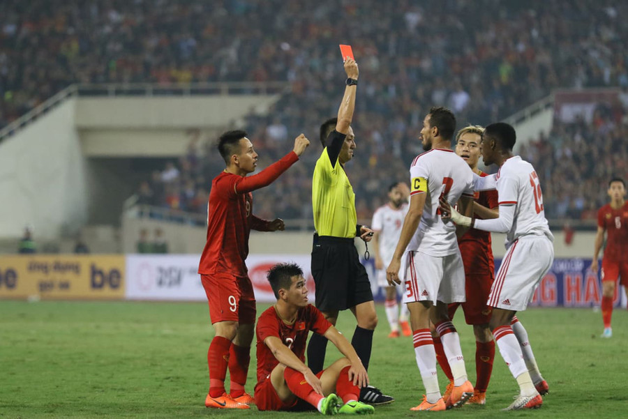 Thắng thuyết phục, Việt Nam đứng đầu bảng G