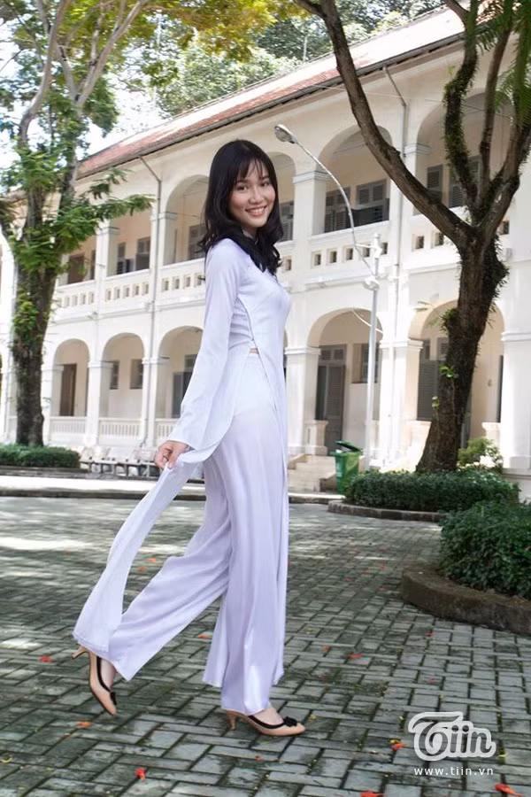 Miss Áo dài Nữ sinh 2015 Hoàn hảo về nhan sắc và học vấn