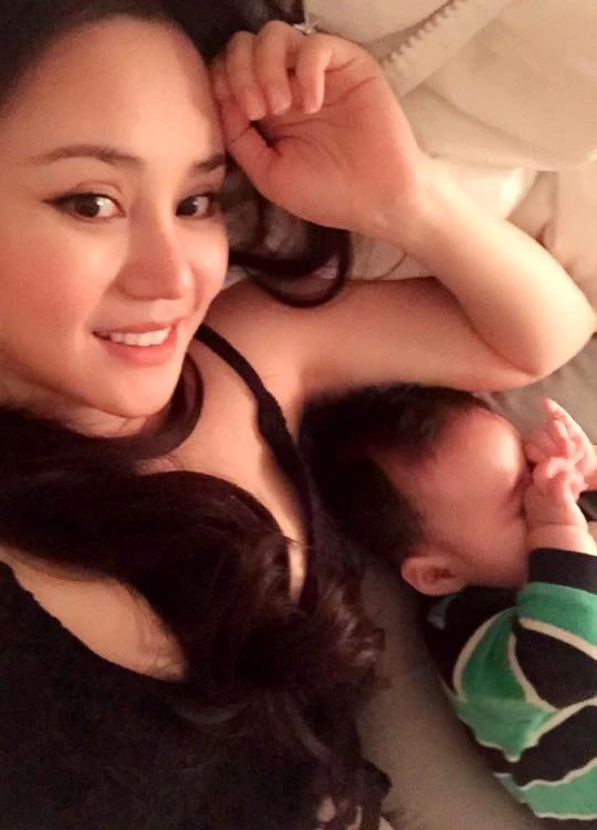Vy Oanh: "Ông xã luôn yêu thương và lo lắng cho mẹ con tôi"