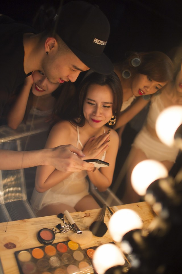 Lưu Hương Giang “gặp rắc rối” với chồng vì MV quá "nóng" ảnh 8 Lưu Hương Giang “gặp rắc rối” với chồng vì MV quá "nóng" ảnh 8