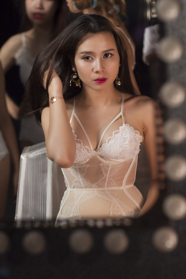 Lưu Hương Giang “gặp rắc rối” với chồng vì MV quá "nóng" ảnh 2 Lưu Hương Giang “gặp rắc rối” với chồng vì MV quá "nóng" ảnh 2