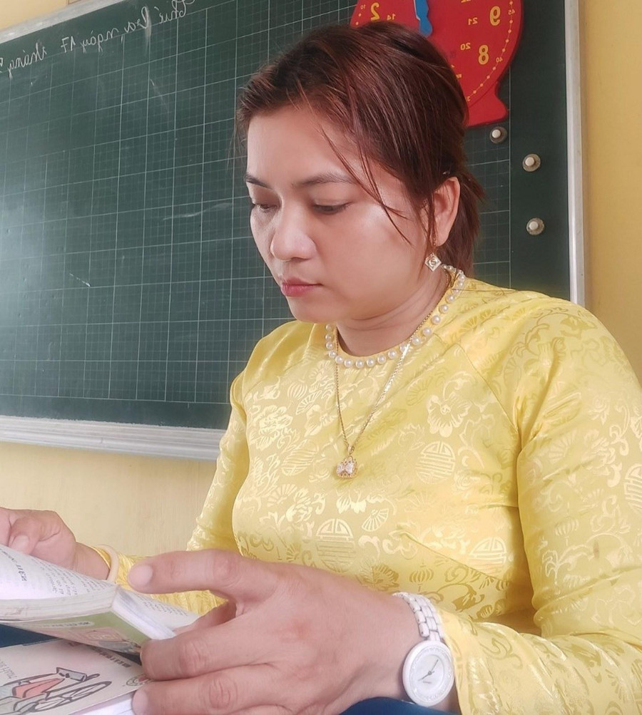 Cô Hà Thị Hoa luôn nỗ lực vì học trò nơi còn lắm khó khăn.