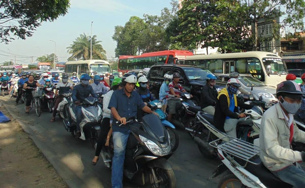 TP Hồ Chí Minh: Không để người dân không kịp về quê ăn tết