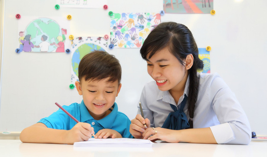 Trong một số hoạt động, cha mẹ nên để trẻ tự xoay xở, làm và chịu trách nhiệm về những gì mình đã làm. Ảnh minh họa.