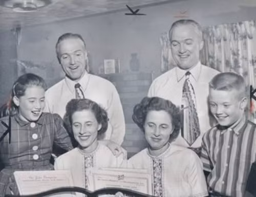 Những cặp anh em sinh đôi cưới chị em sinh đôi ảnh 15