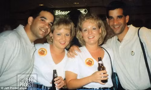 Những cặp anh em sinh đôi cưới chị em sinh đôi ảnh 19