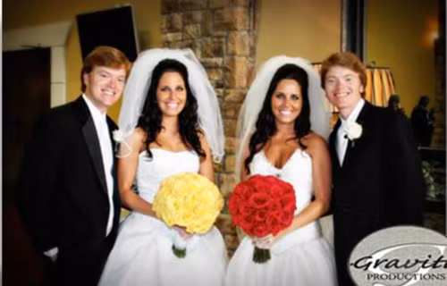 Những cặp anh em sinh đôi cưới chị em sinh đôi ảnh 13