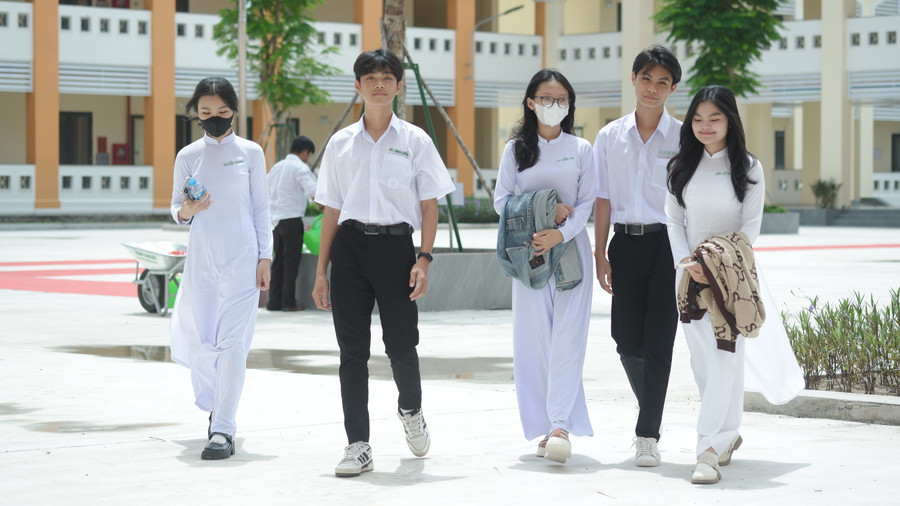 Học sinh trường THPT Nguyễn Trung Trực.