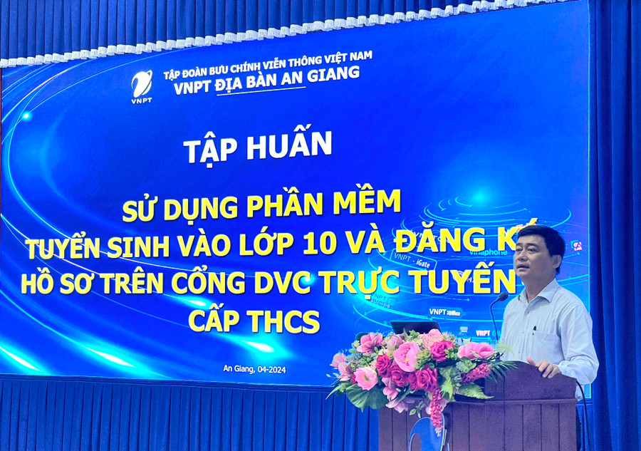 Ông Nguyễn Quốc Khanh - Phó Giám đốc Sở GD&ĐT An Giang phát biểu khai mạc Tập huấn. Ông Nguyễn Quốc Khanh - Phó Giám đốc Sở GD&ĐT An Giang phát biểu khai mạc Tập huấn.