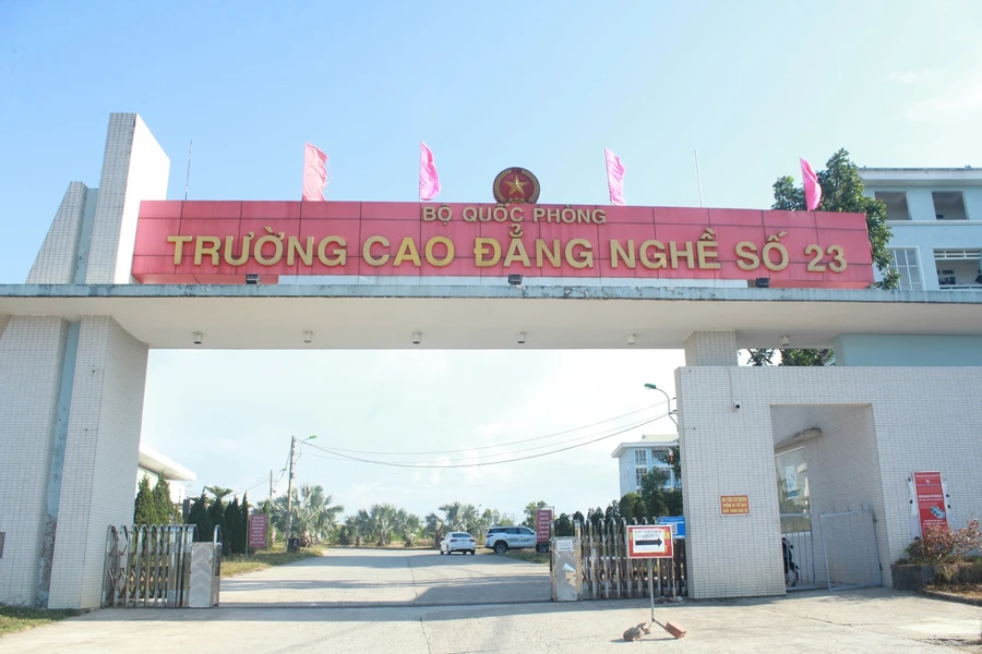 Quyết định trưng dụng Trường Cao đẳng nghề số 23, thuộc Bộ Quốc phòng, làm khu cách ly, điều trị các ca nhiễm SARS-CoV-2 không triệu chứng.