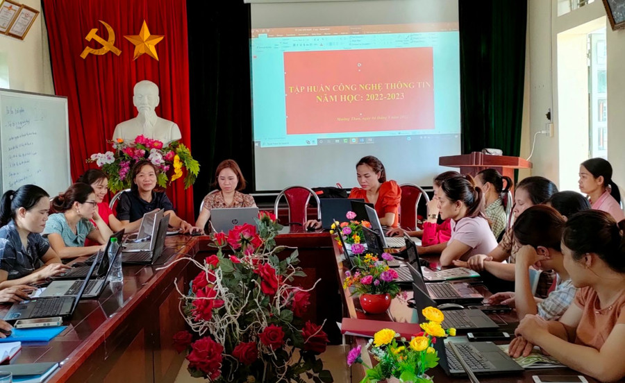 Giáo viên Trường Mầm non xã Mường Than (huyện Than Uyên, Lai Châu) tập huấn nâng cao năng lực chuyên môn. Giáo viên Trường Mầm non xã Mường Than (huyện Than Uyên, Lai Châu) tập huấn nâng cao năng lực chuyên môn.