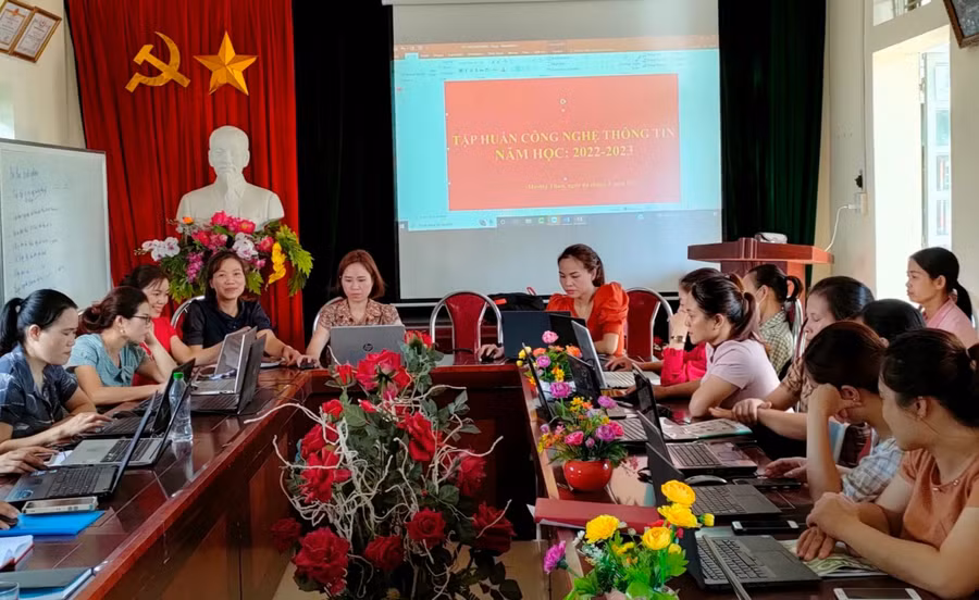 Giáo viên Trường Mầm non xã Mường Than (huyện Than Uyên, Lai Châu) tập huấn nâng cao năng lực chuyên môn.