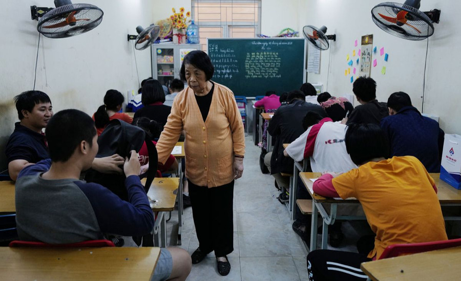 Bà Côi chia sẻ, để dạy được những học sinh đặc biệt, điều tiên quyết đầu tiên là phải hết sức kiên nhẫn. Bà Côi chia sẻ, để dạy được những học sinh đặc biệt, điều tiên quyết đầu tiên là phải hết sức kiên nhẫn.