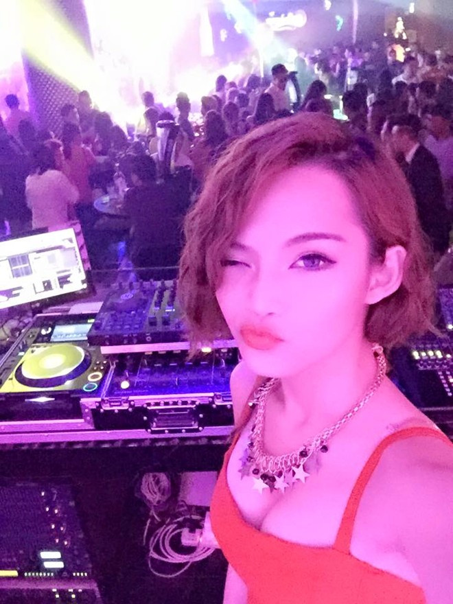 Những bạn trẻ làm việc xuyên đêm giao thừa