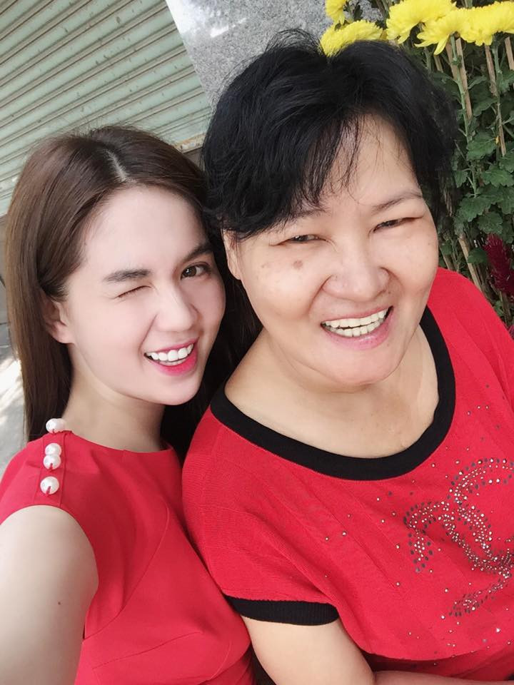 Ngọc Trinh khoe ảnh về quê ăn Tết với bố mẹ