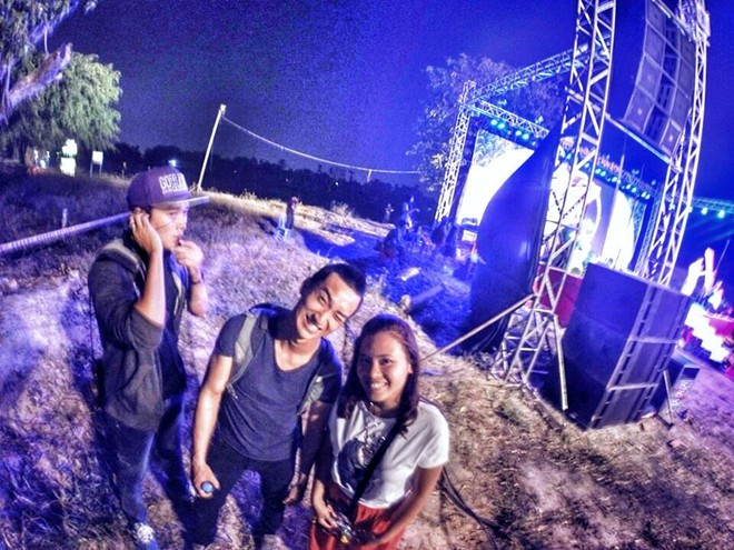 Những bạn trẻ làm việc xuyên đêm giao thừa