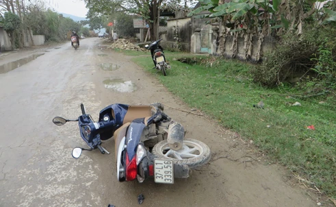 Sau TNGT, một thanh niên nguy kịch do bị đánh nhầm