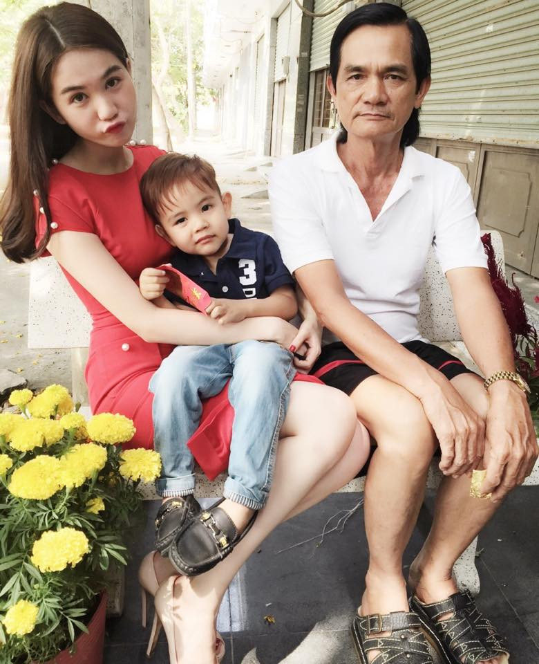 Ngọc Trinh khoe ảnh về quê ăn Tết với bố mẹ