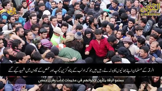 IS tung video quay cảnh kéo lê xác tù binh