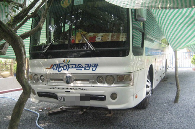 Xe khách từ TP HCM chở trên 30 khách đến khu vườn ngày đầu năm Ất Mùi. Xe khách của TP HCM chở trên 30 khách đến khu vườn ngày đầu năm Ất Mùi.