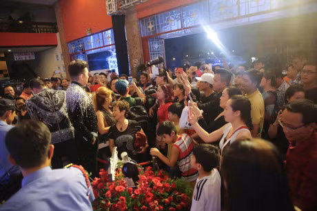 Hau truong liveshow 12 ty cua Mr. Dam co gi? - Anh 14