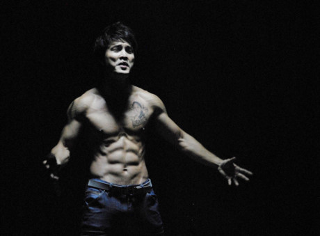 Choáng vì body như lực sĩ của Ưng Hoàng Phúc và loạt sao nam Việt - Ảnh 9 Choang vi body nhu luc si cua Ung Hoang Phuc va loat sao nam Viet - Anh 9