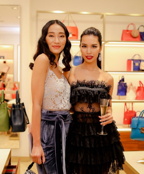 Hà Anh đọ vẻ gợi cảm với Trang Khiếu - Ảnh 2 Ha Anh do ve goi cam voi Trang Khieu - Anh 2