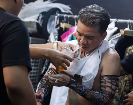 Hau truong liveshow 12 ty cua Mr. Dam co gi? - Anh 9