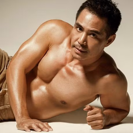 Choang vi body nhu luc si cua Ung Hoang Phuc va loat sao nam Viet - Anh 5